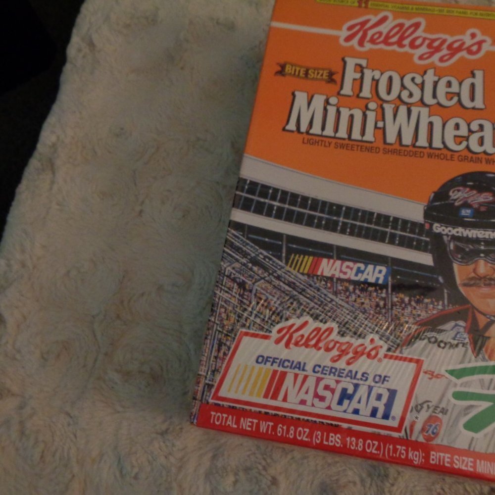 VINTAGE Racing Pack Cereal Set - Picture 3 of 10
